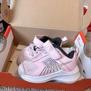 Pink baby Nike shoes!EUC! Smoke free home